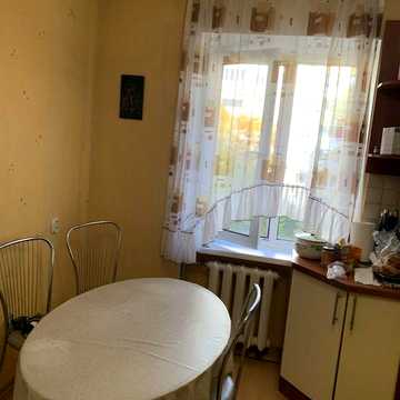 Продам трикімнатну квартиру , р- н Левада, поруч з 3-ю міською поліклінікою