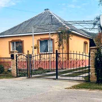 Гарний просторий будинок в с. Дубриничі велика земельна ділянка