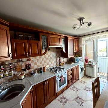 Продаж 3х кім. квартира вул, Мазепи-Миколайчука з Індивідуальним опаленням 120000дол. США торг з євроремонтом цегла чешка