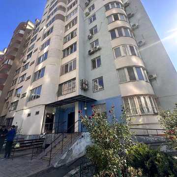 Аренда. Просторная 1к.кв-ра в кирпичном доме. Парк «Победы»
