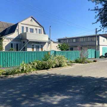 Будинок з гаражем, літньою кухнею, погребом. Розвилка