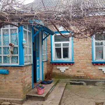 Продабм житловий будинок із земельною ділянкою