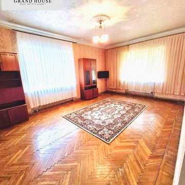 Продам елітну трикімнатну квартиру в центрі міста - 100 м².