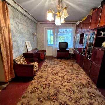 Продам 2-х комн. возле 11-й гимназии, второй этаж