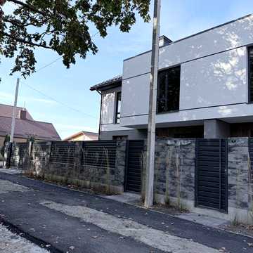 Продаж кутового котеджу двояну в районі Податкової