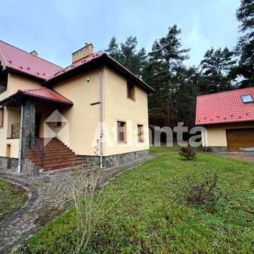 Продається двоповерховий  будинок у Брюховичах поруч з лісом