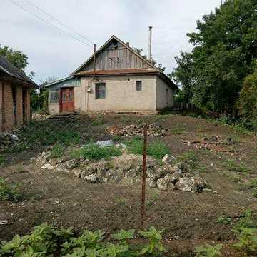 Продам земельну ділянку з будинком