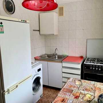 Здам 2-кімн. квартиру (45 м²), вул. Зеленого Клину, 8. Окремі кімнати, чисто