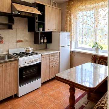 Продам 1-кім на серед. поверсі ( район 8-9шк)