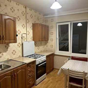 Продаж 3 к квартиры . Парк Победы.