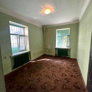 продаж 2 з кімнатної квартири в центрі
