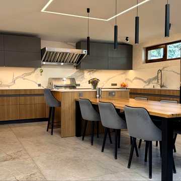 Продаж дворівневої квартири (таунхаус)   155 м² у центрі міста з 2 паркомісцями