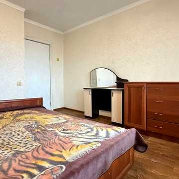 Довгострокова оренда 3к Квартира Михайла Малишенка (Короленка) вулиця