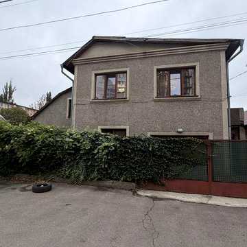 Дом в городе, локация - центр Таирово, 5.5 соток