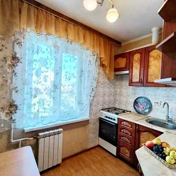 Галицька вул. 7-А, затишна, тепла квартира в хорошому стані.