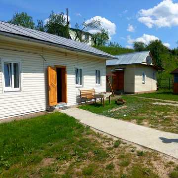 Продаж двох будинків + 18 соток