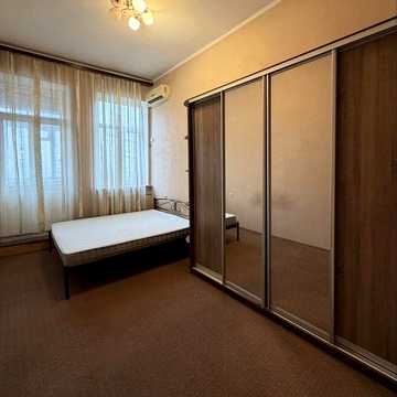 Продаж квартири Богдана Хмельницького 63, двокімнатна, Шевченківський район, під ремонт