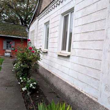 Дім в районі Дніпробуду.(Артема)