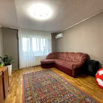 Продам 3-кімнатну квартиру (р-н Жадова)