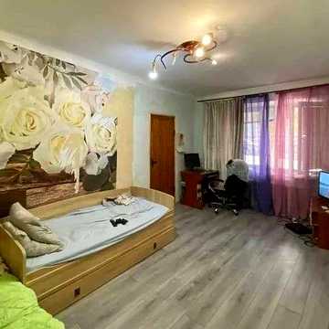 2 Кімнатна квартира Центр біля Парку Під комерцію чи так