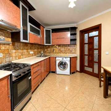 Продаж 1-кімн. квартири на Зелена, Центр