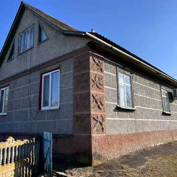 Продам  будинок у с. Вільхи. Біля будинку - 39 соток приватизованої землі