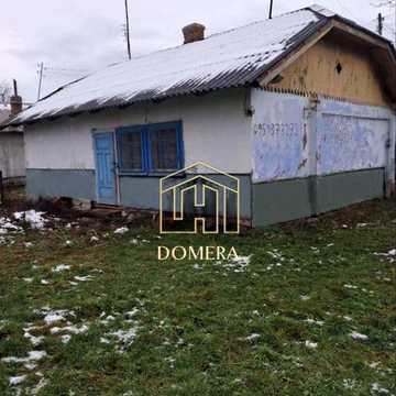 Продається стара хата в селі Тяпче під реконструкцію:газ,вода,світло