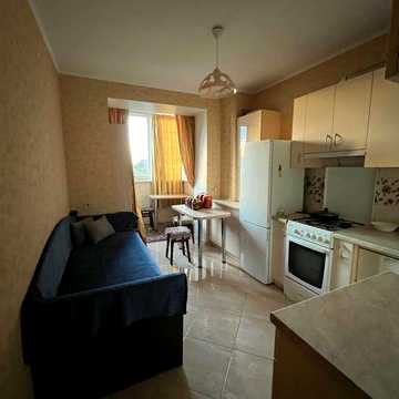 Комфортна квартира біля парку.