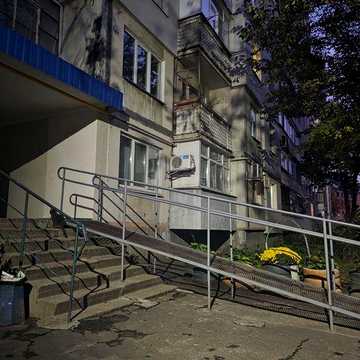 продам 2 Комнатную на набережной