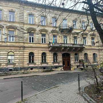 Продаж 1 кімн. квартири поруч з парком та університетом ім. І. Франка.