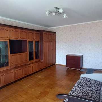 Здам 1 кімн кв в центрі Бучи! Є балкон, газова плита.