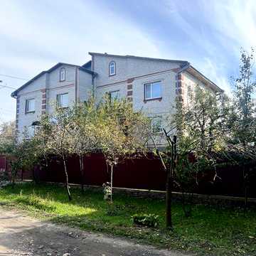 Продам затишний будинок по вулиці Нахімова