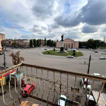 Кривой Рог. Сдам квартиру на площади Артема,