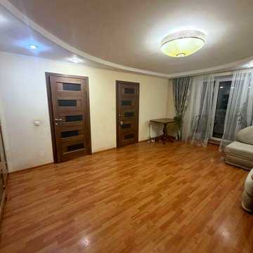 Продам 4- х кім.кв ( обєднану з двох квартир) з автономкою  у центрі міста