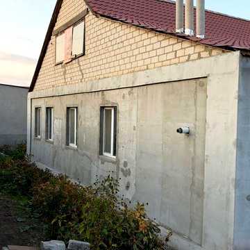 Продам будинок із земельною ділянкою та госп. будівлями
