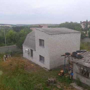 Продається 2-х пов. будинок, на рівній ділянці 15 соток.