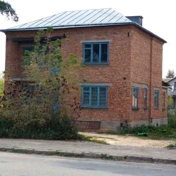 Продам 2-поверховий будинок в Підволочиську. 8 соток. Центральна дорог