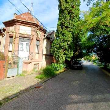 Старовинний будинок в центрі міста