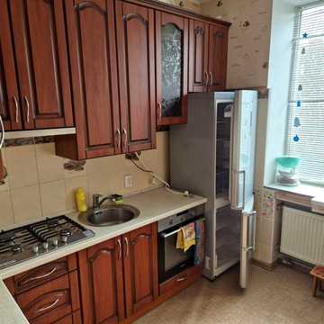 2-кімнатна на Площі з індивідуальним опаленням