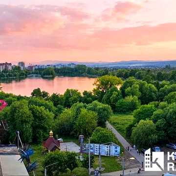 Укомплектована 2-кім квартира біля міського озера!