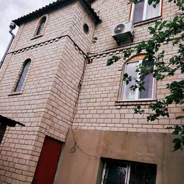 Дом возле Голубого озера и леса, фасад, водный канал у дома, 20 кВт, недалеко Подгорцы, Романков, Ходосовка, Лесники