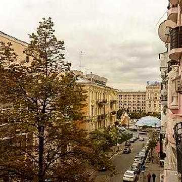 Євродвушка на Майдані Незалежності. Є автономний інвертор