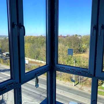 Продається 2-кімнатна квартира на вул. Героя України Олександра Петраківського, 16Б.