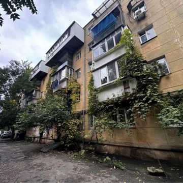 Срочно!2 комнатная 2 этаж из 5 ,двухстронняя ул Гагарина,Сегедская Армейская 2 парка рядом,море в пешей доступности- 35500