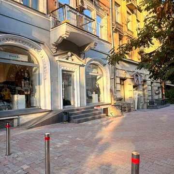 3 х кімнатна квартира на   Рішельєвській своїм двором
