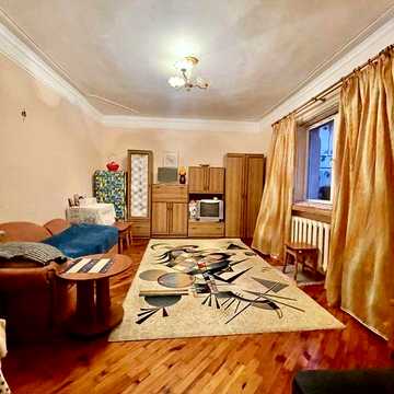 продам 4х кімн кв Центр Автономка