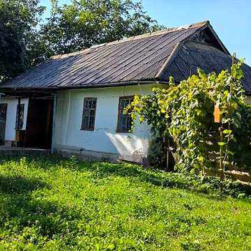 Продається будинок на гарній ділянці, яка межує з лісом, у селі Медвежа поруч з Немировом.