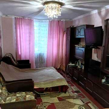 Здам двокімнатну квартиру,практично в центрі,мебльовану.