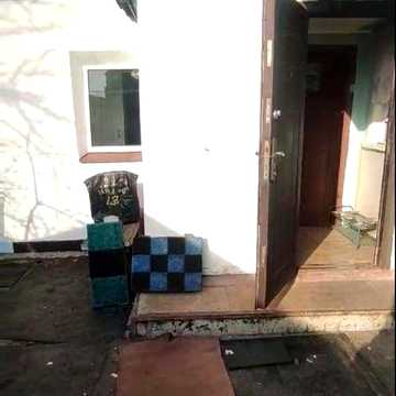 Крутий будинок з гаражем