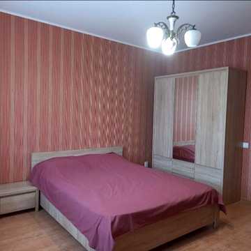 Здаю 1к квартиру 40 кв.м. біля гімназії, б-р Б. Хмельницького